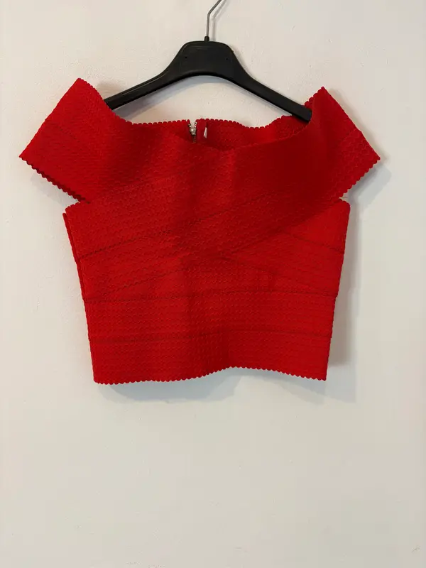 OTRAS. Top rojo elástico
