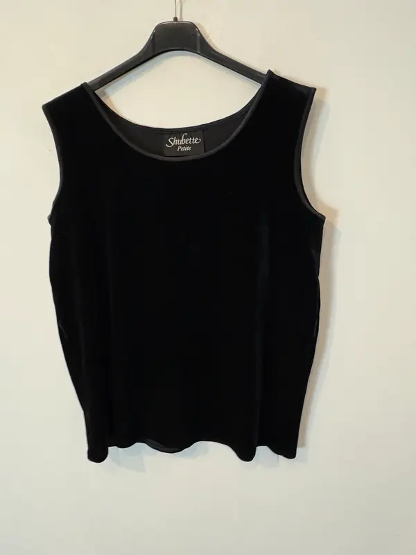OTRAS. Top terciopelo negro