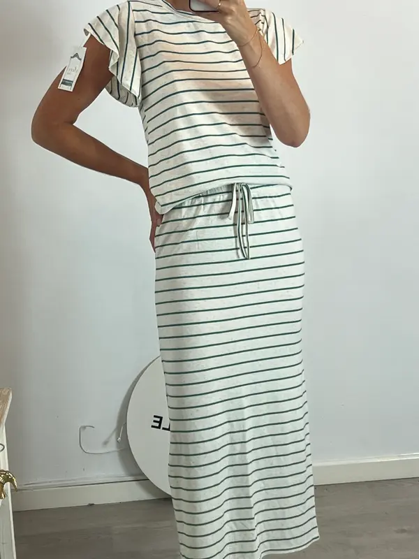 OTRAS. Total look falda y top rayas. T S/M