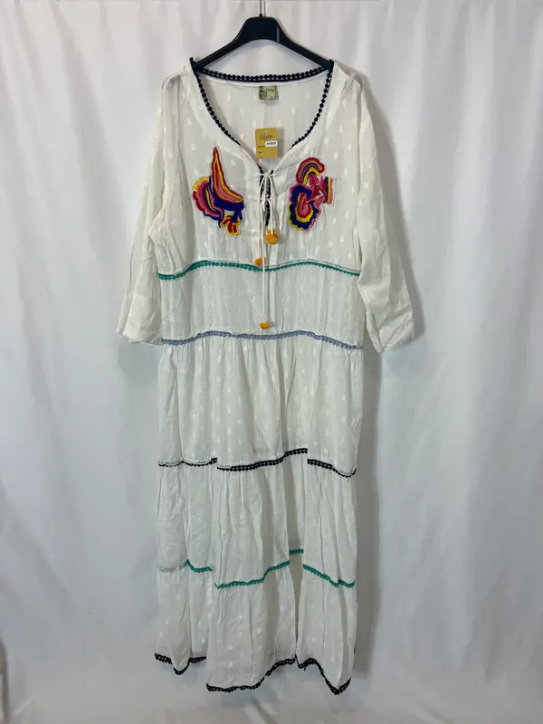 OTRAS. Vestido largo blanco bordados. T M