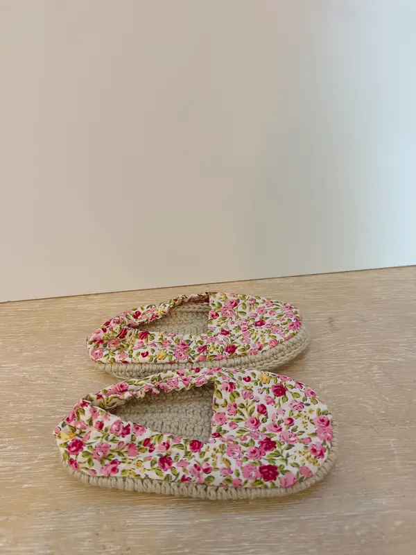 OTRAS. Zapatos flores suela hilo T.20-21