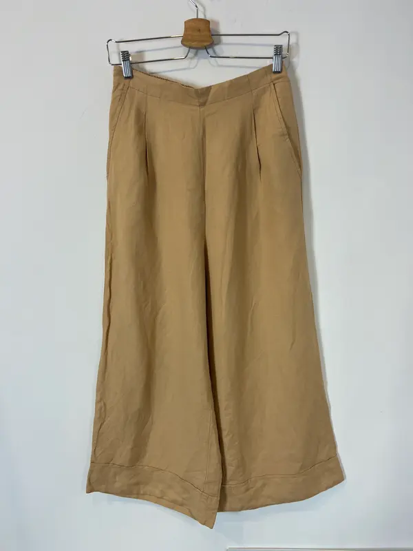 OYSHO. Pantalón fluido con lino beige. T M