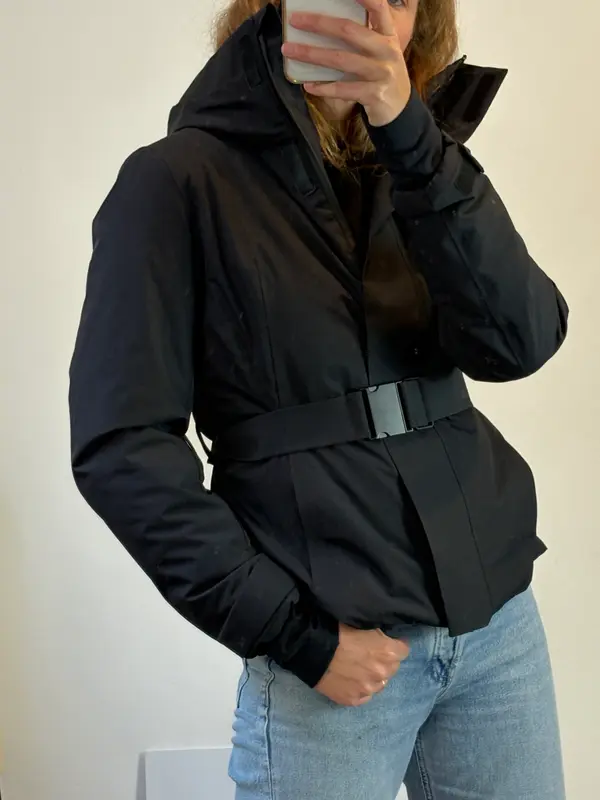 OYSHO. Plumas negro ski
