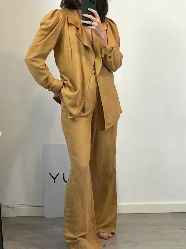 PADOVA. Conjunto chaqueta y pantalón camel textura. T XS/S