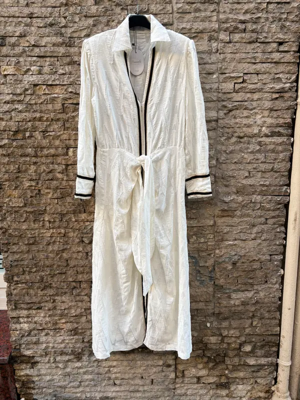PANAMBI. Vestido midi blanco lazada
