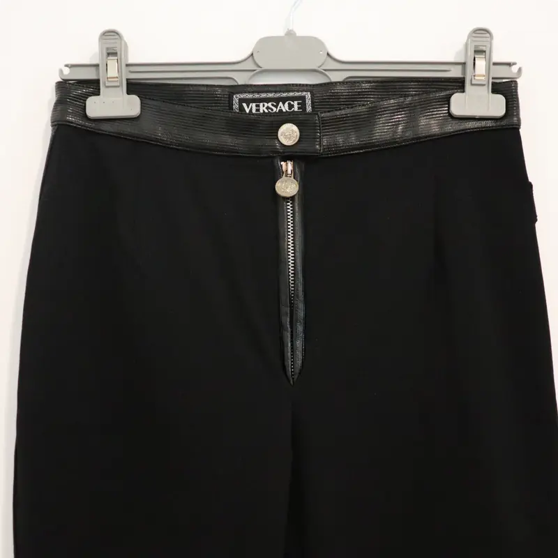 Pantalón negro modelo Vintage