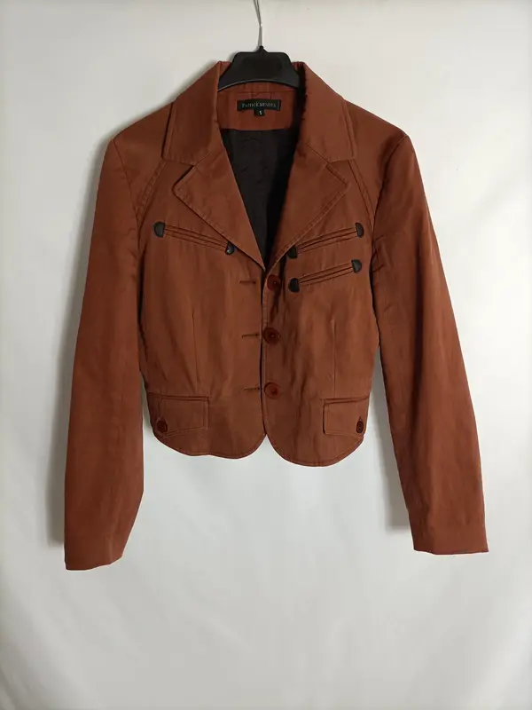 PATRICK MENDES. Chaqueta corta marrón t.S