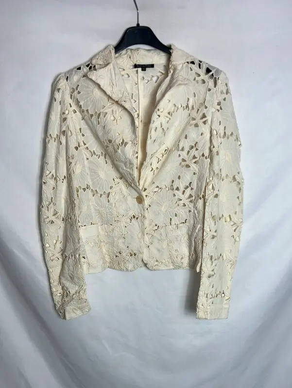 PEDRO DEL HIERRO. Chaqueta beige troquelada T.S