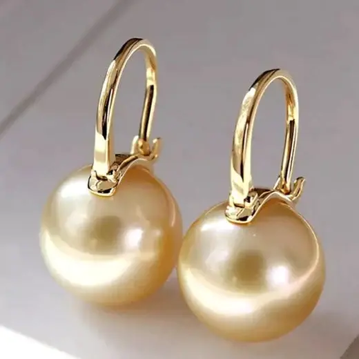 Pendientes Elegantes en Oro con Perlas