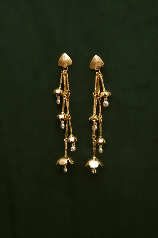 PENDIENTES LARGOS CAMPANILLA ORO