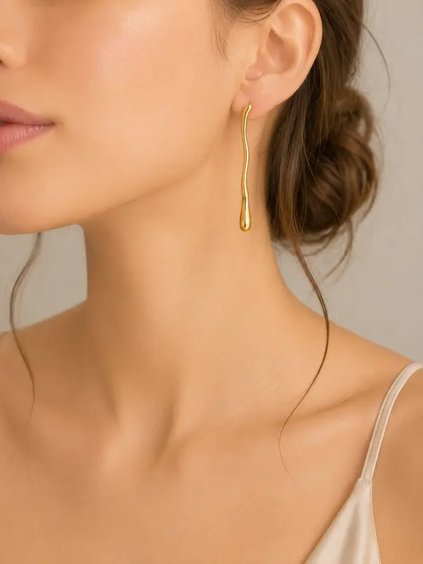 Pendientes Largos Minimalistas de Acero Dorado | Trapío