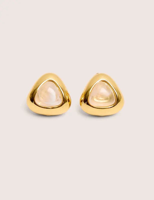 Pendientes triangulares bañados en oro