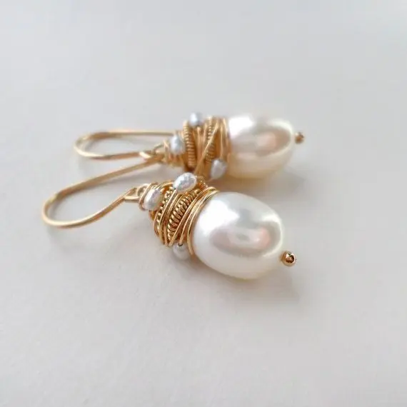 Pendientes Vintage con Perlas e Hilos Dorados