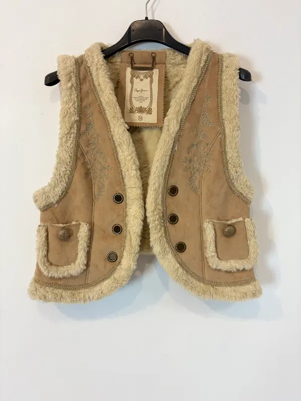 PEPE JEANS. Chaleco efecto piel bordados. T M