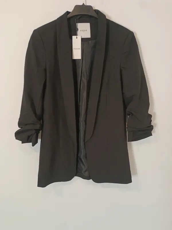 PIECE. Blazer negra básica T.xs