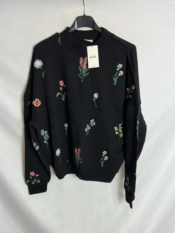 PIMKIE. Sudadera negra bordados. T S
