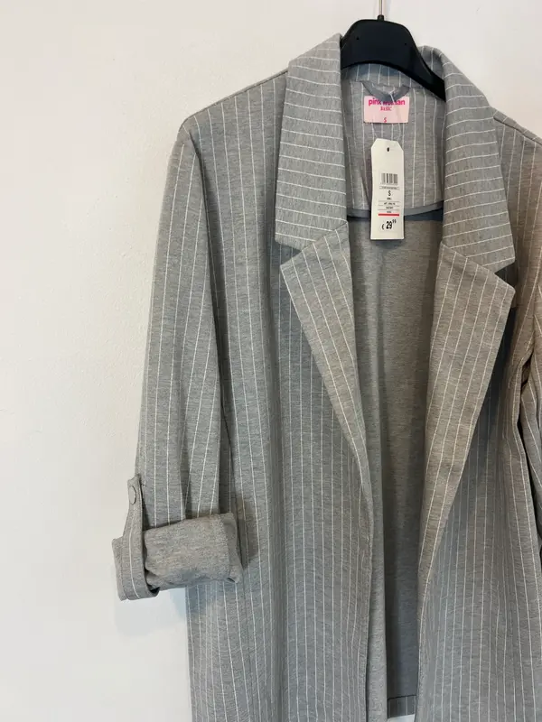 PINK WOMAN. Blazer gris raya diplomática. T s