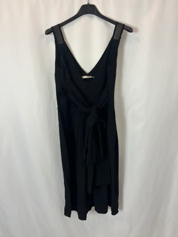 PRADA. Vestido negro detalle hombros
