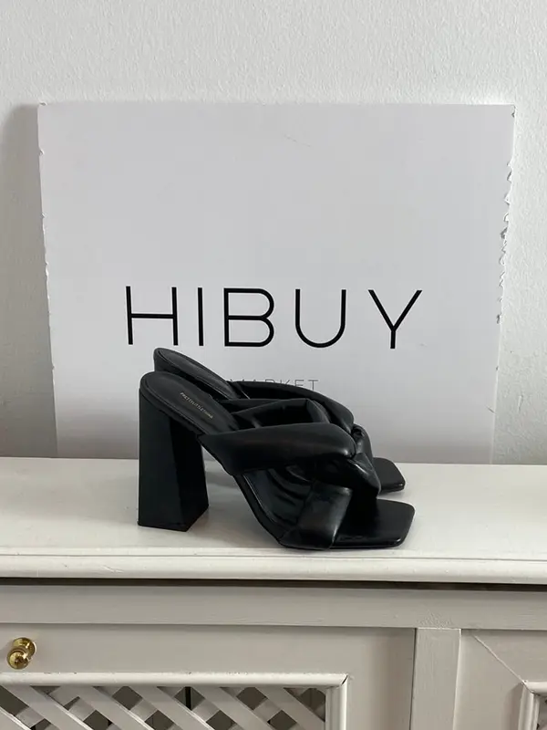 PRETTY LITTLE THING. Sandalias tacón negras. T.6us(36-37)