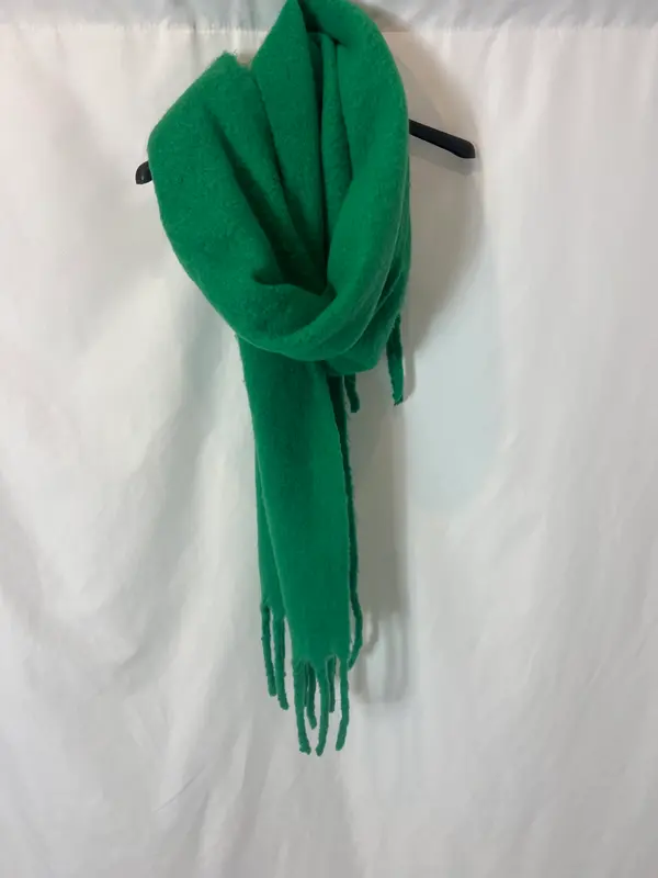 PULL&BEAR. Bufanda verde
