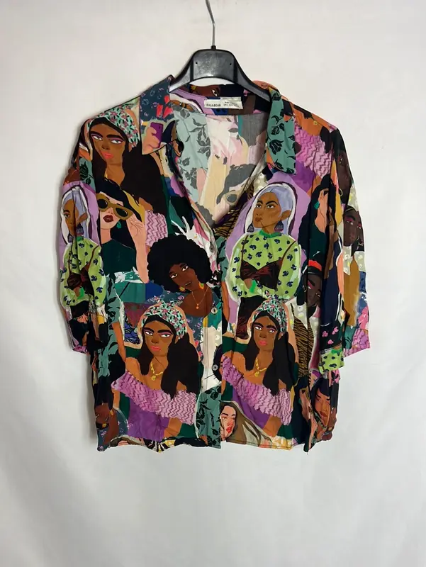 PULL&BEAR . Camisa manga corta estampado caras. T L