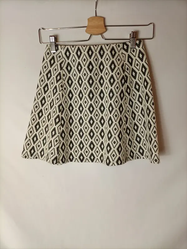 PULL&BEAR. Falda estampado étnico elástica. T S