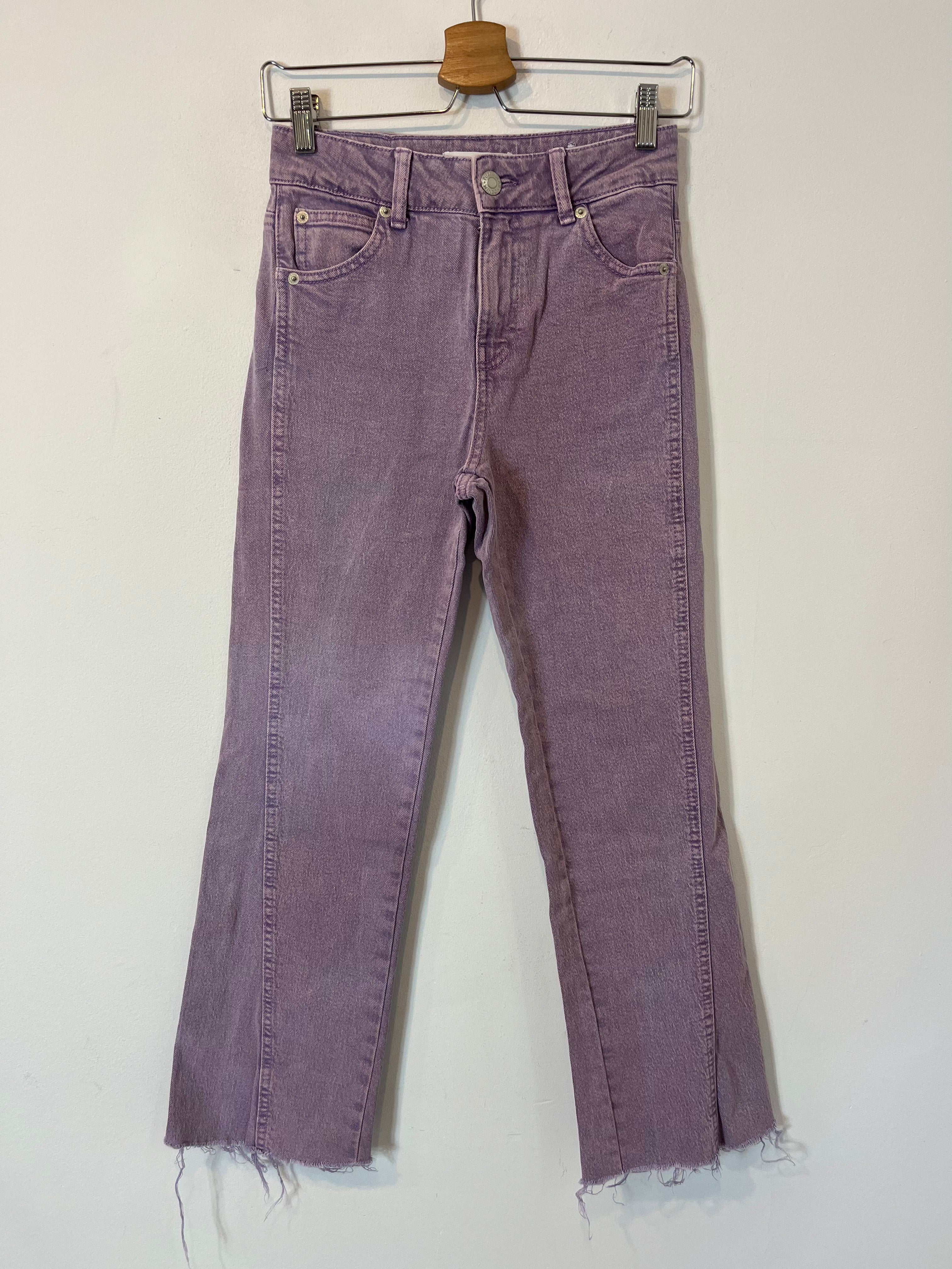 PULL&BEAR. Pantalón denim malva. T.34
