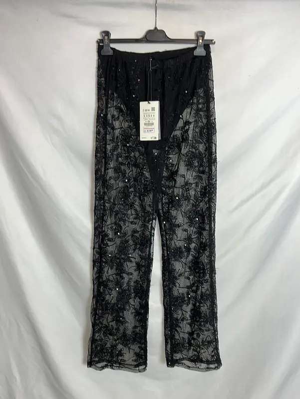 PULL&BEAR . Pantalón negro transparente encaje. T M