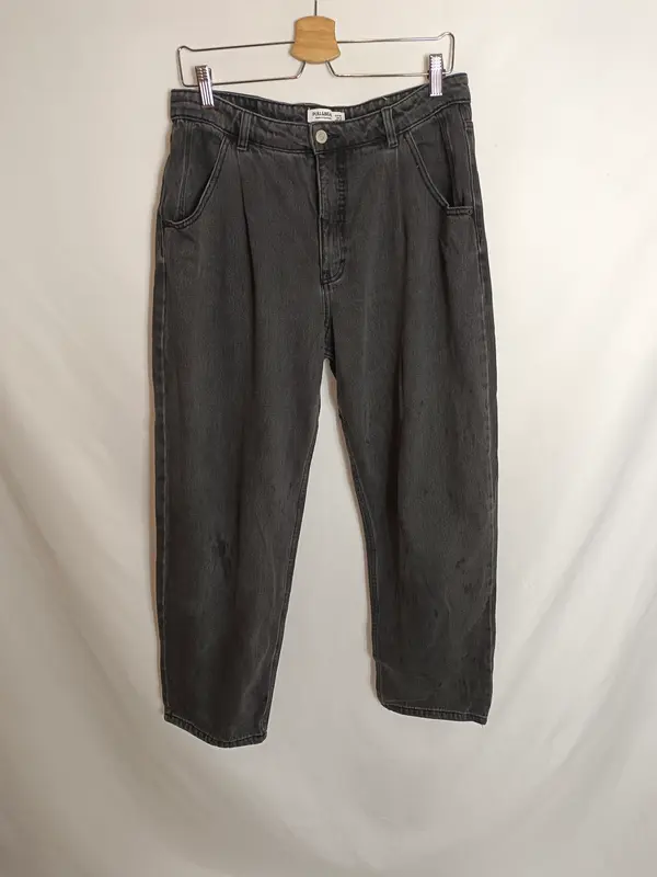 PULL&BEAR. Pantalón pinzas negro T.40