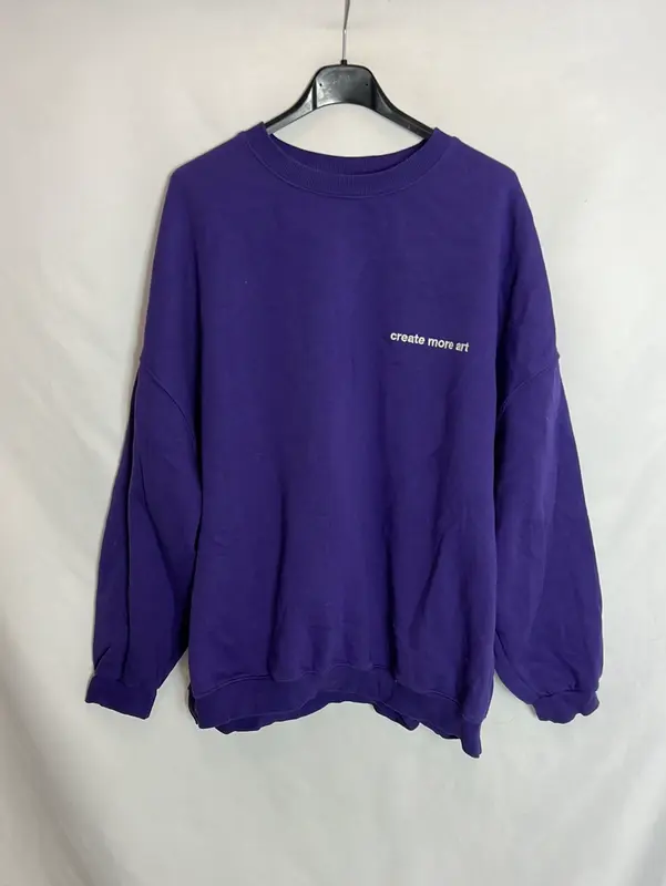 PULL&BEAR. Sudadera morada letras T.xl