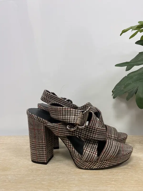 PULL&BEAR.Tacones pata de gallo T.37