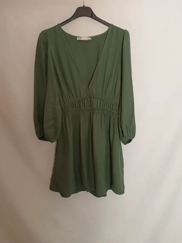 PULL&BEAR. vestido corto verde T.m