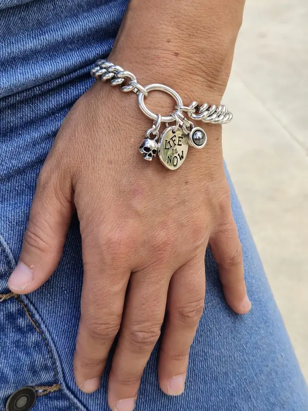 Pulsera Life Is Now