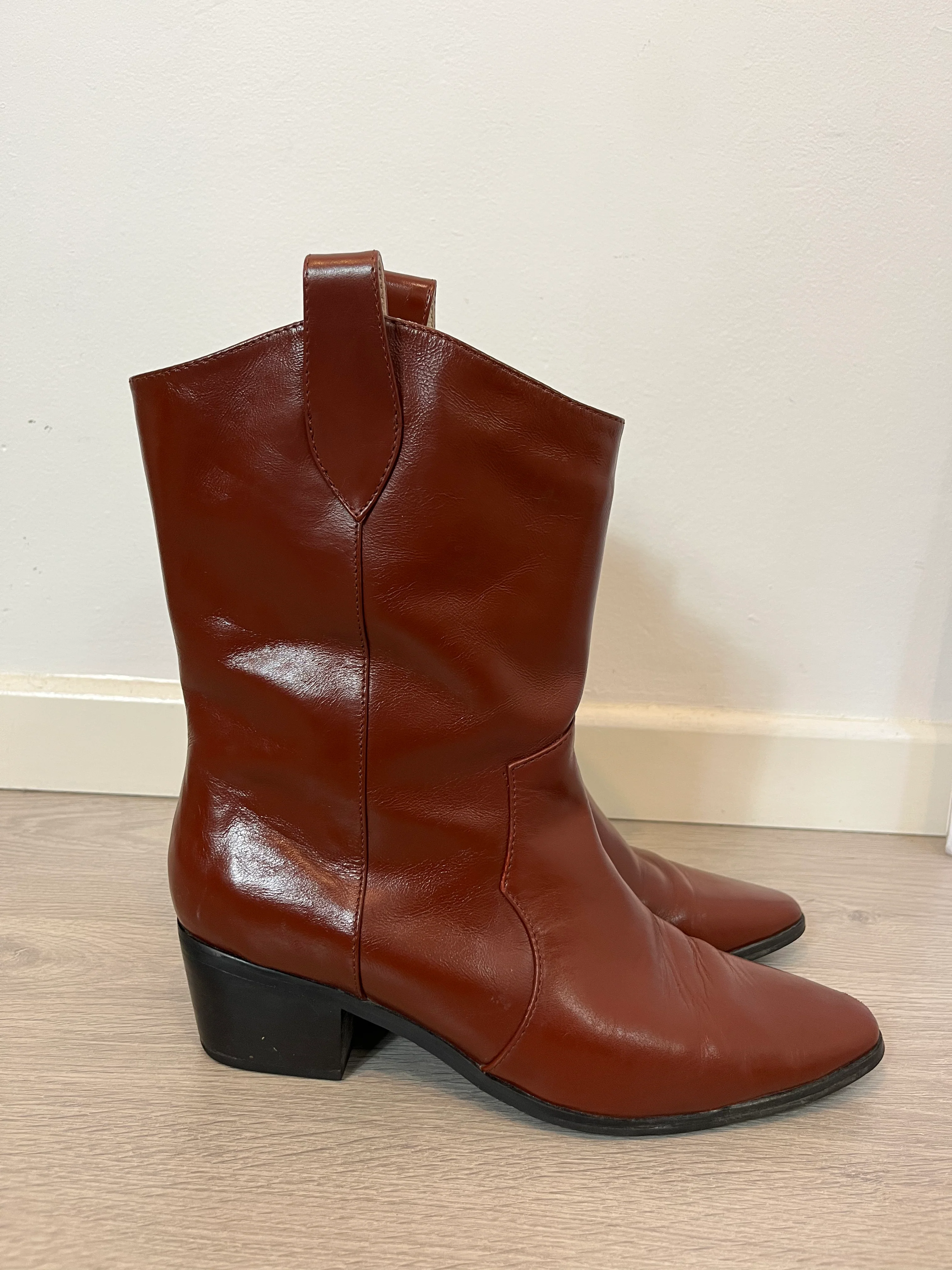 RAYE. Botines piel marrón. T 39