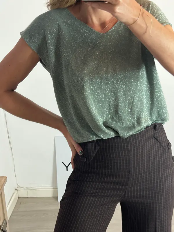 RENATTA&GO. Camiseta verde hilos Tu(m)