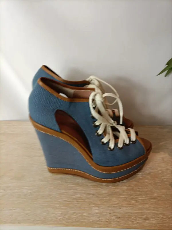 RODOLPHE MENUDIER.  Cuñas azules cordones. T 37