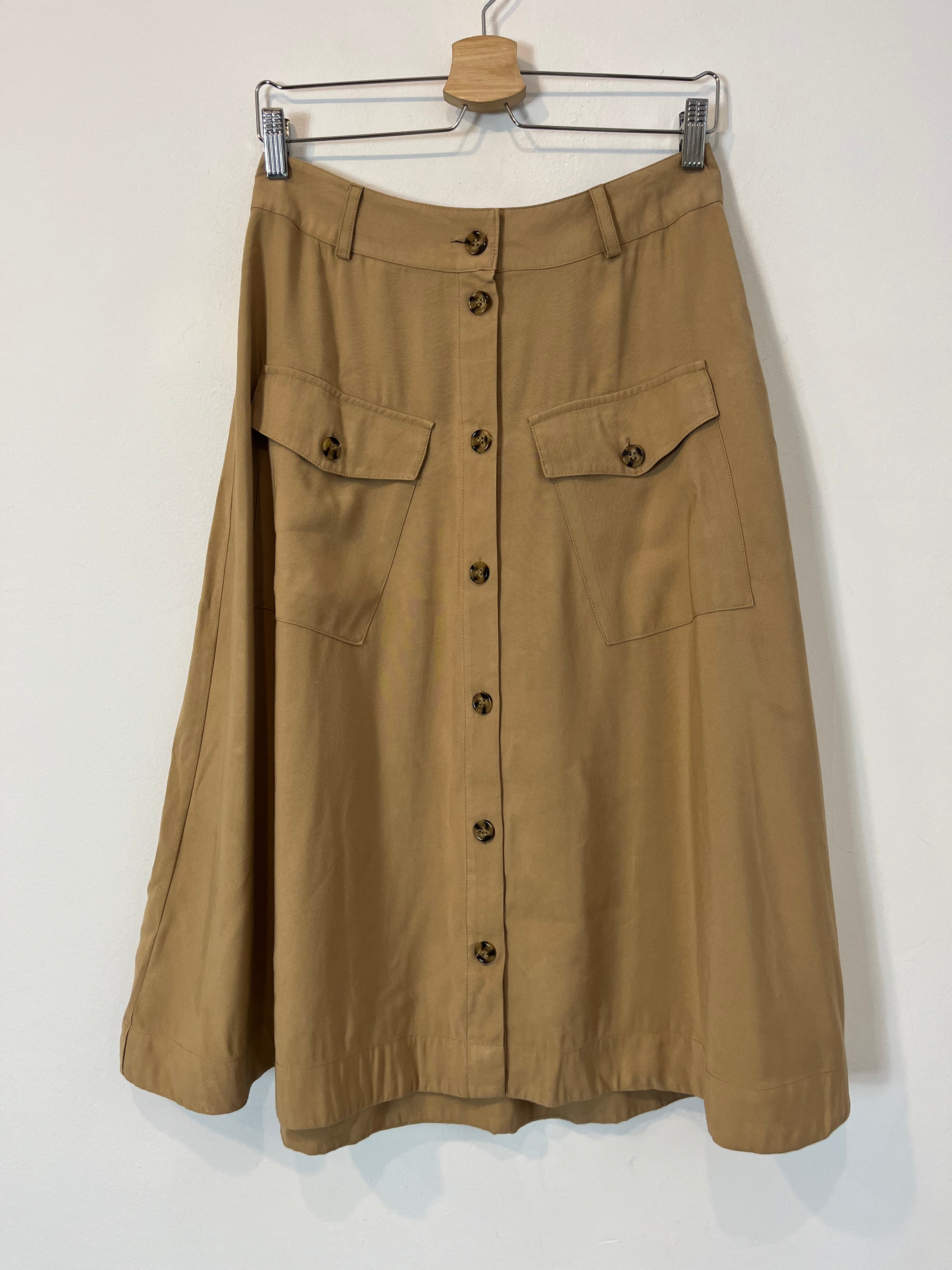 SAINT TROPEZ. Falda midi beige botones T.s