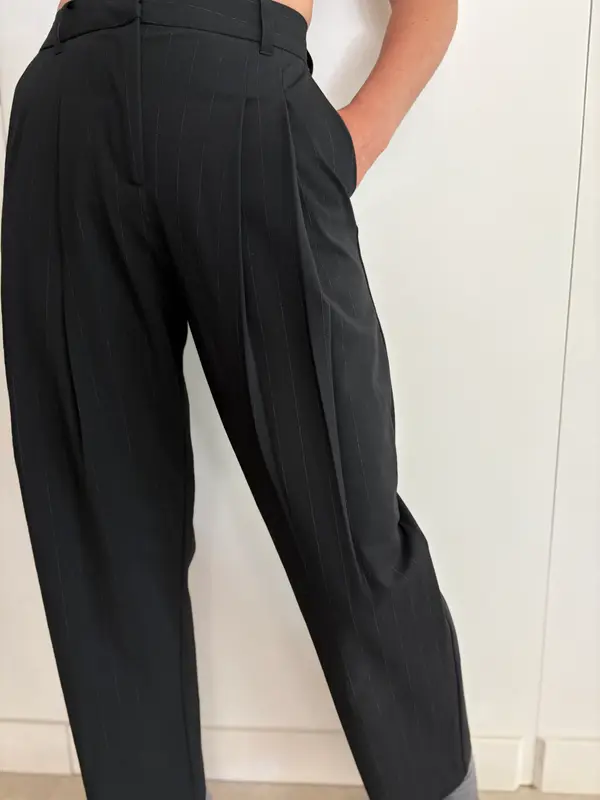 SAMSOE SAMSOE. Pantalón negro pinzas raya diplomática. T 36