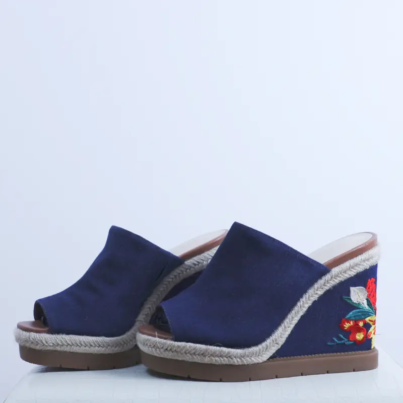 Sandalias tipo zueco Nine West