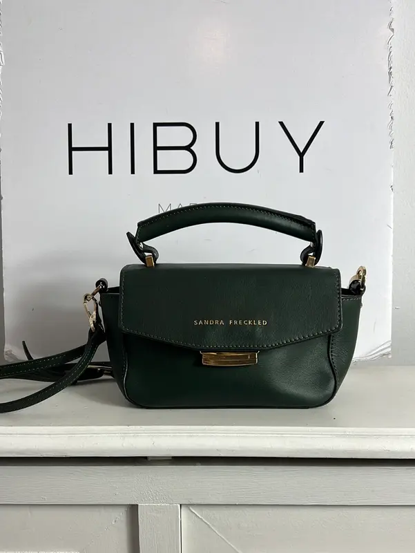 SANDRA FRECKLED. Bolso mini verde piel