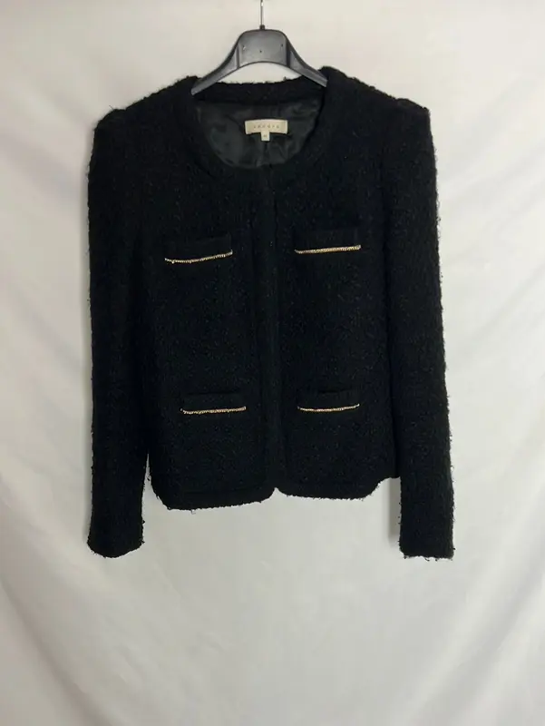 SANDRO. Chaqueta negra textura detalle bolsillos. T 42(38)