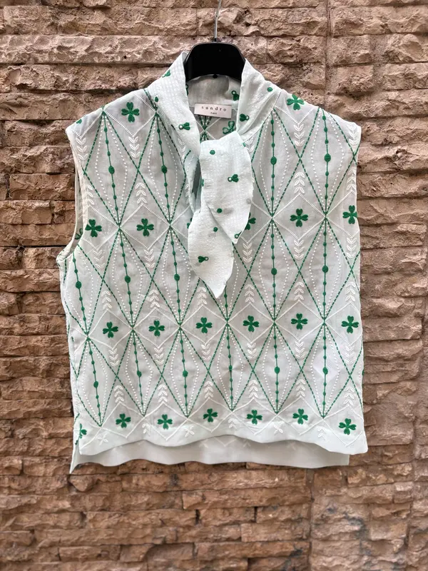 SANDRO. Top verde bordados