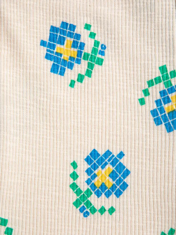 SB126AB053 Pixel Flowers all over short leggings