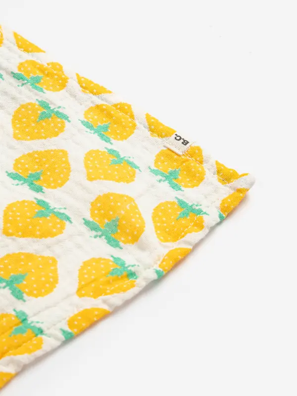 SB126AH040 Strawberry all over muslin cloth