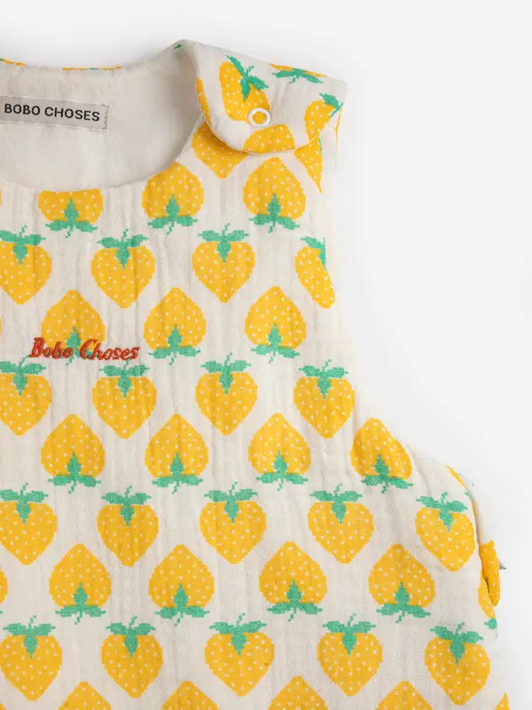 SB126AH044 Strawberry all over woven sleep sack