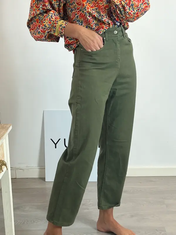 SCALPERS. Pantalón verde denim. T 38