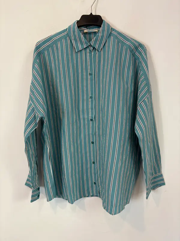 SESSÚN. Camisa azul turquesa rayas