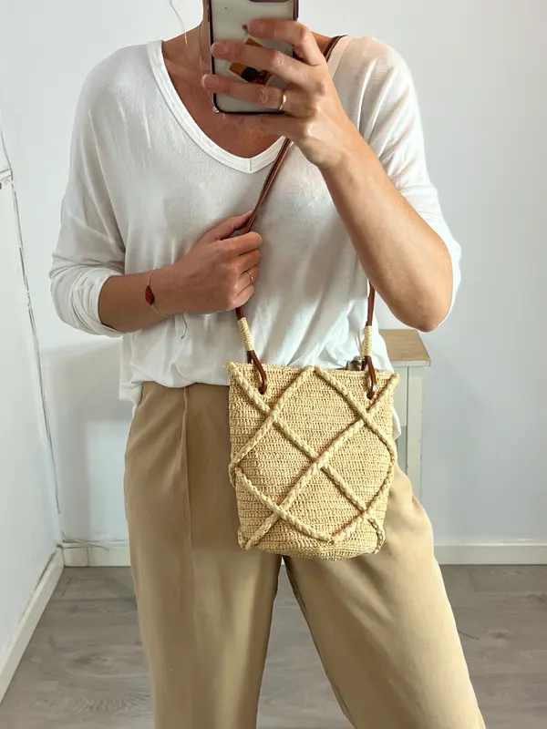 SEZANE. Bolso rafia natural detalles piel