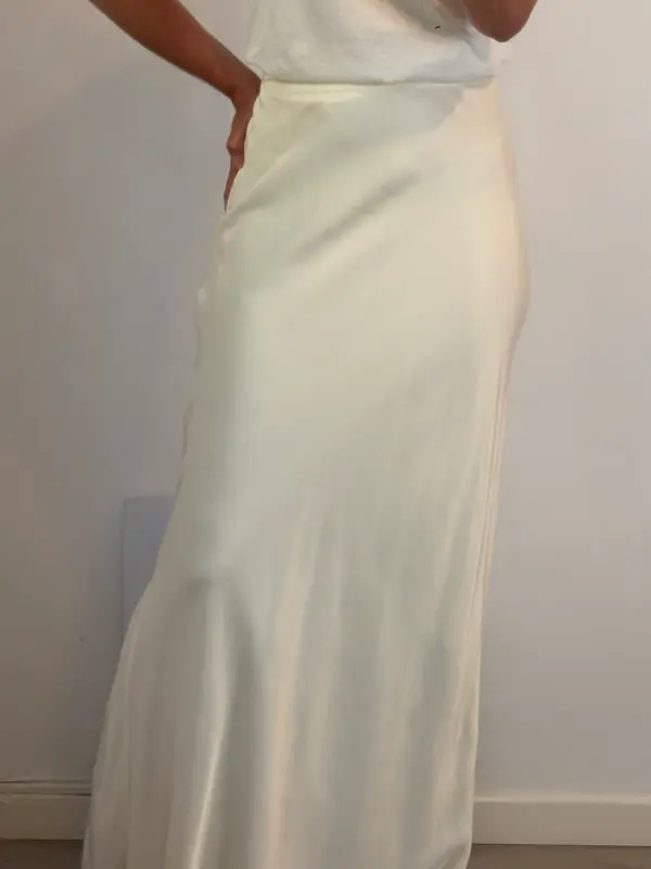 SEZANE (EDITIONS). Falda beige crudo satinada T.36