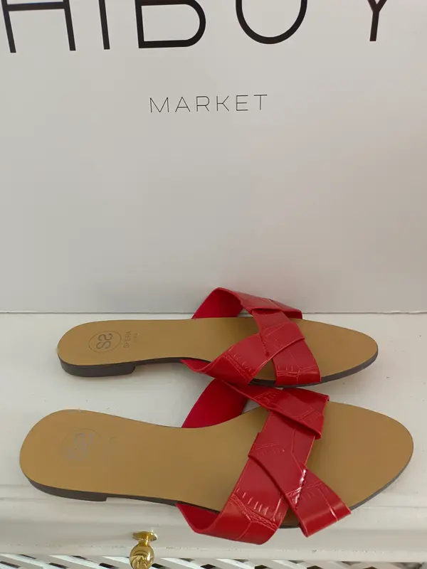 SFERA. Sandalias rojas planas T.37